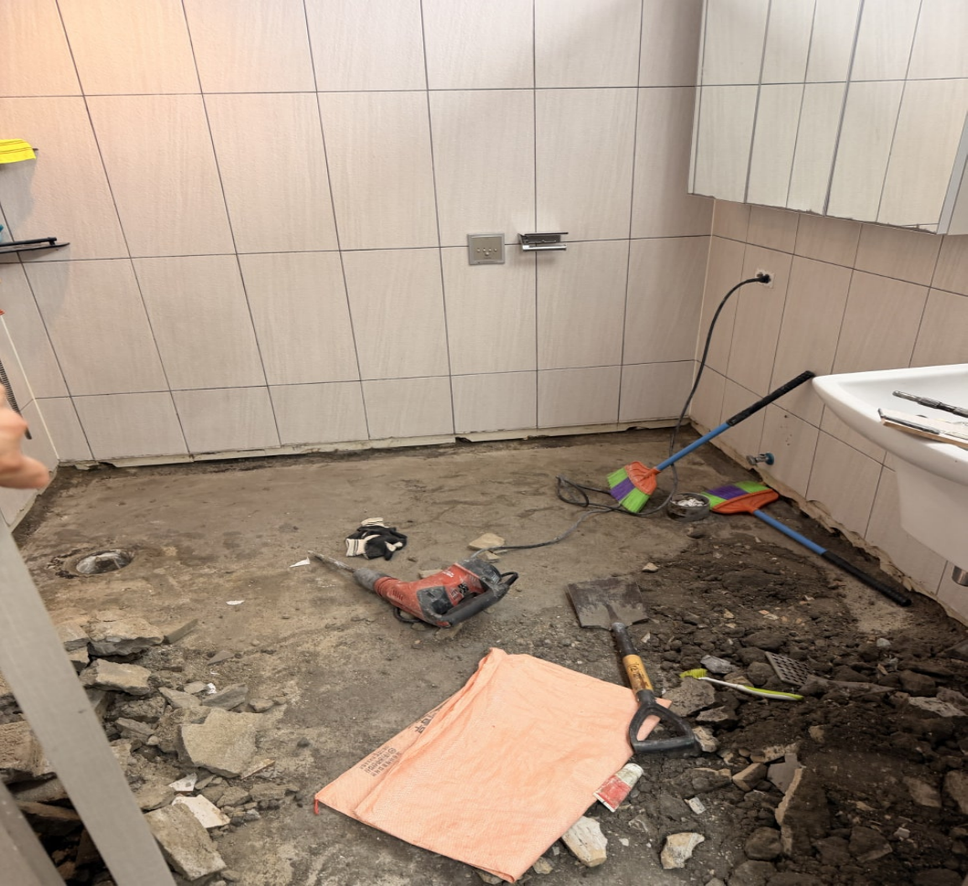 욕실 누수, 철거 후 방수공사 확실히!